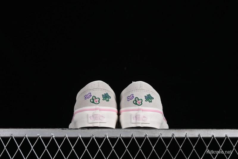 Vans Style 36 Low-Top Skate Shoes with Embroidered Details in Cream - VN000CRPGRN