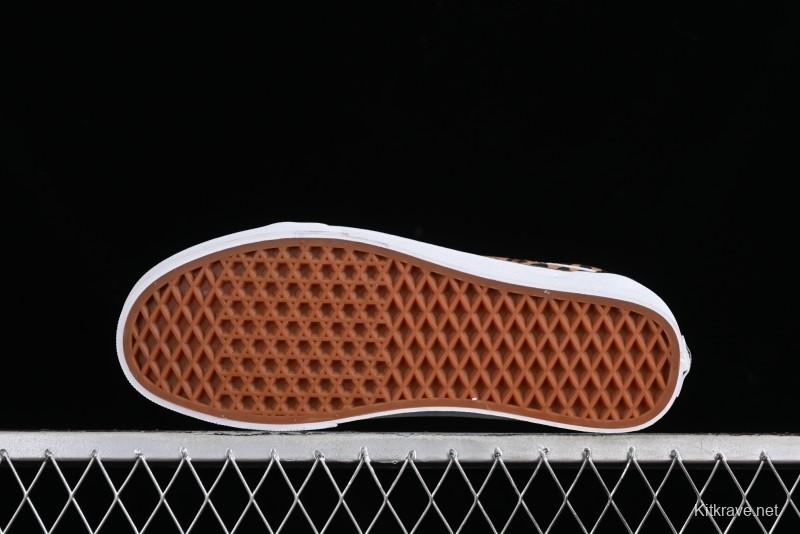 Vans Old Skool Classic Retro Low-Top Canvas Sneakers with Leopard Print and Slip-Resistant Sole - VN000CR5CJK