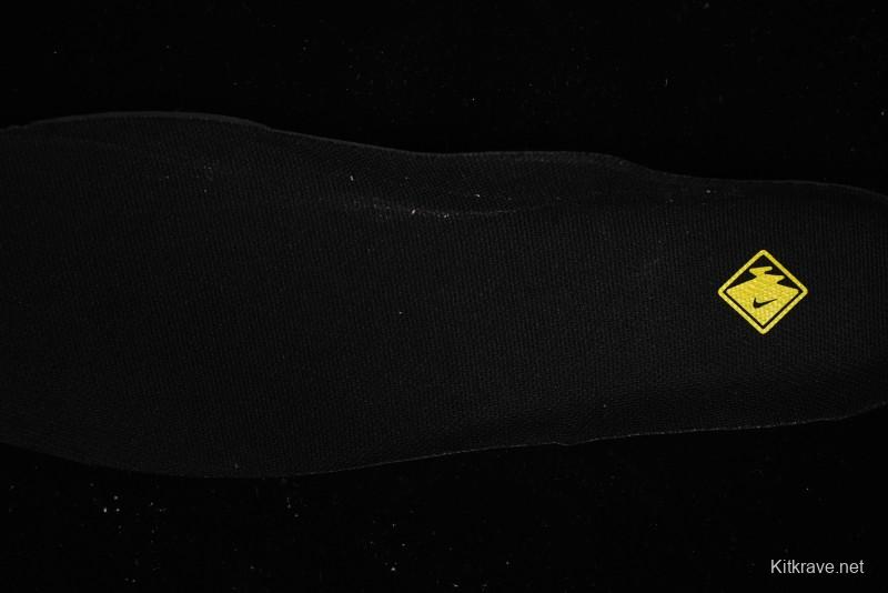 Nike Air Humara Retro Trail Running Shoes with 1990s Outdoor Style - AJ1102-001