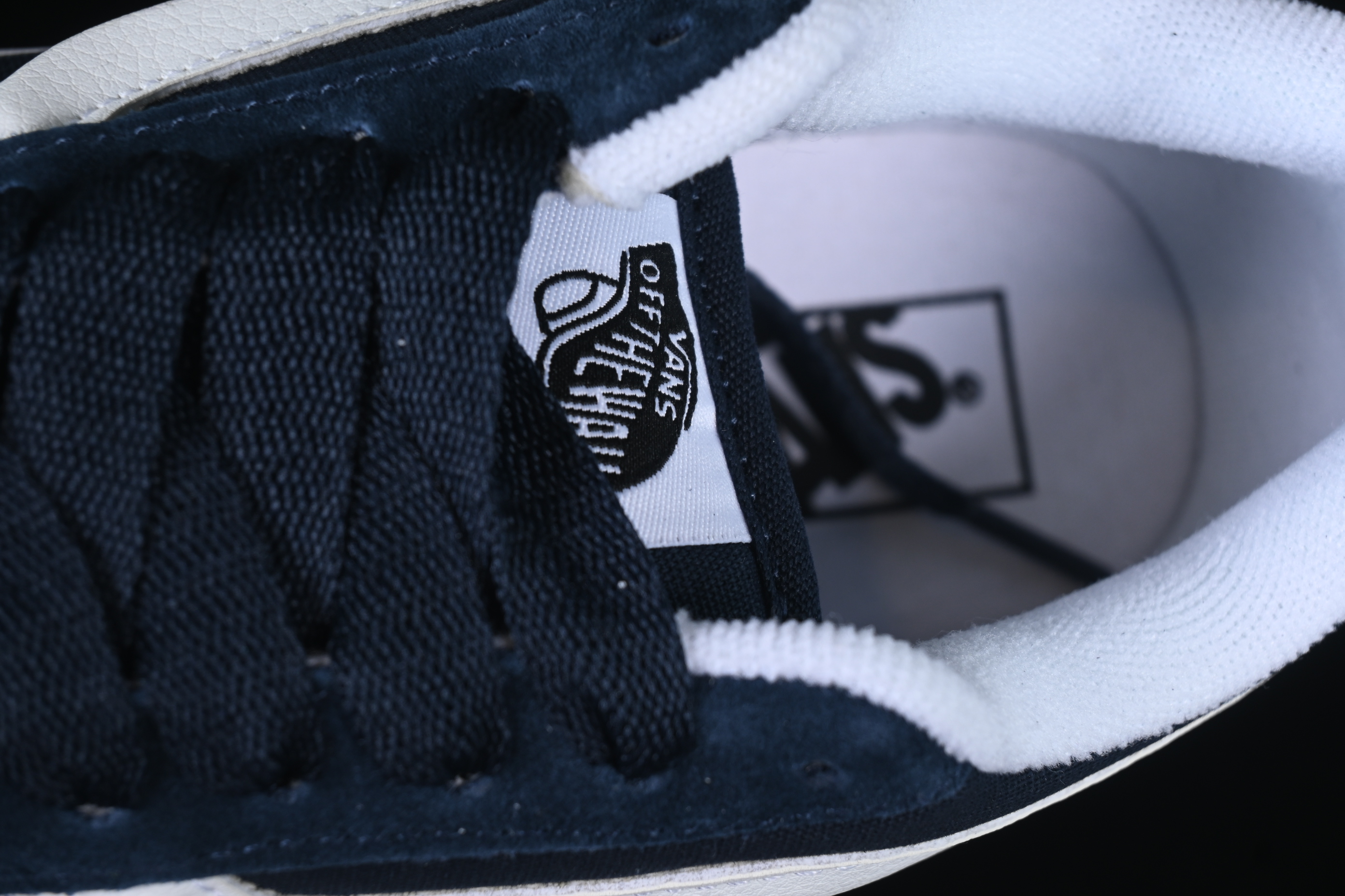 Vans Knu Skool Low-Top Retro Chunky Sneakers - VN000D6CJBL