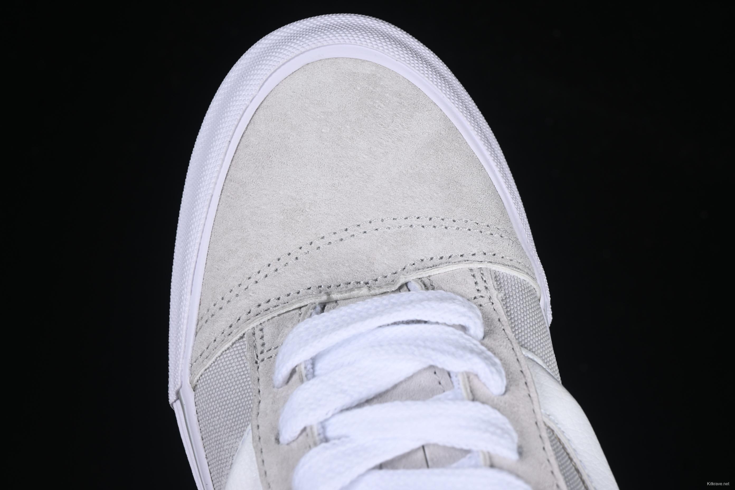 Vans Knu Skool Low-Top Retro Chunky Sneakers with Oversized Logo - VN000CRPBWD
