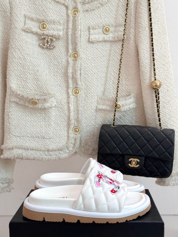 2025 Slippers Chanel White Leather Women Slippers KFY00260
