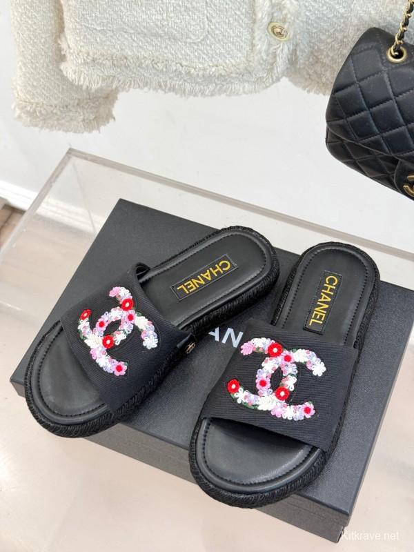 2025 Slippers Chanel Black Embroidered Fabric Slippers