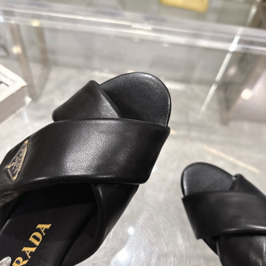2025 Women Prada Black Leather Slippers