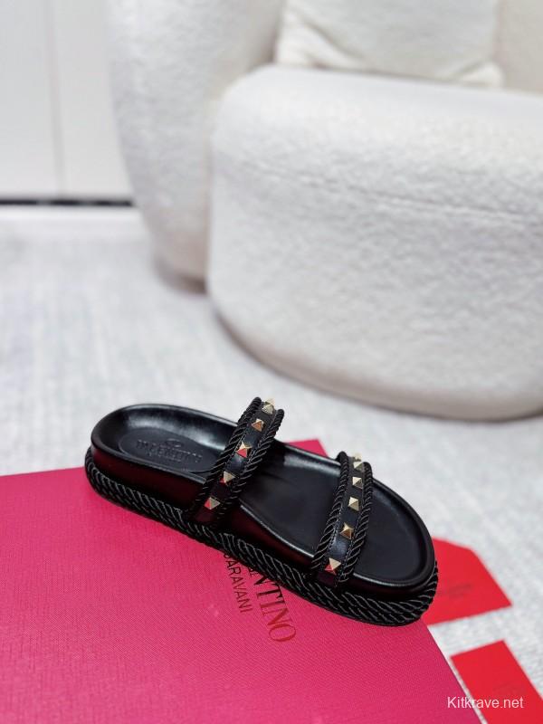 2025 Women Valentino Black Leather Slippers Studded LY00250