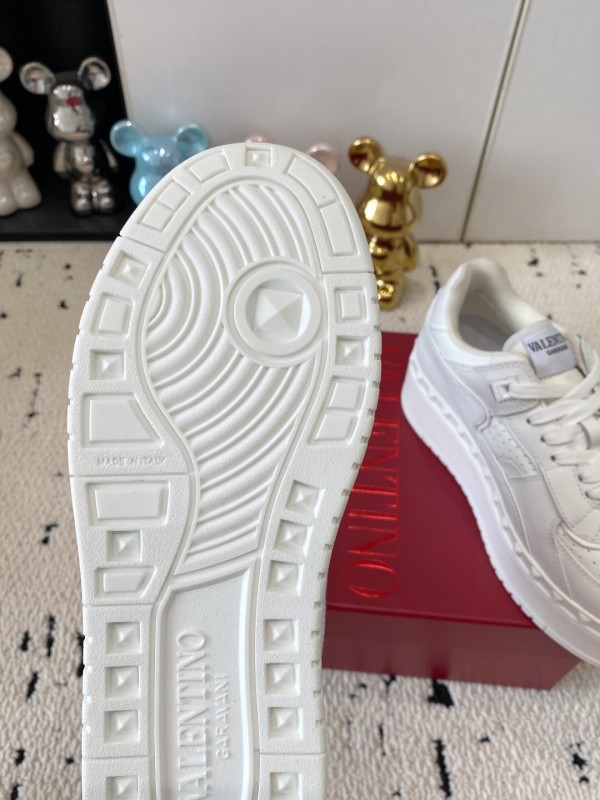 2025 Women Valentino White Leather Platform Sneakers LY00340