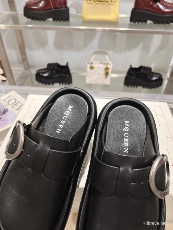 2025 Unisex Alexander McQueen Black Leather Mule Shoes Flexion Anatomical Sole KFY00300