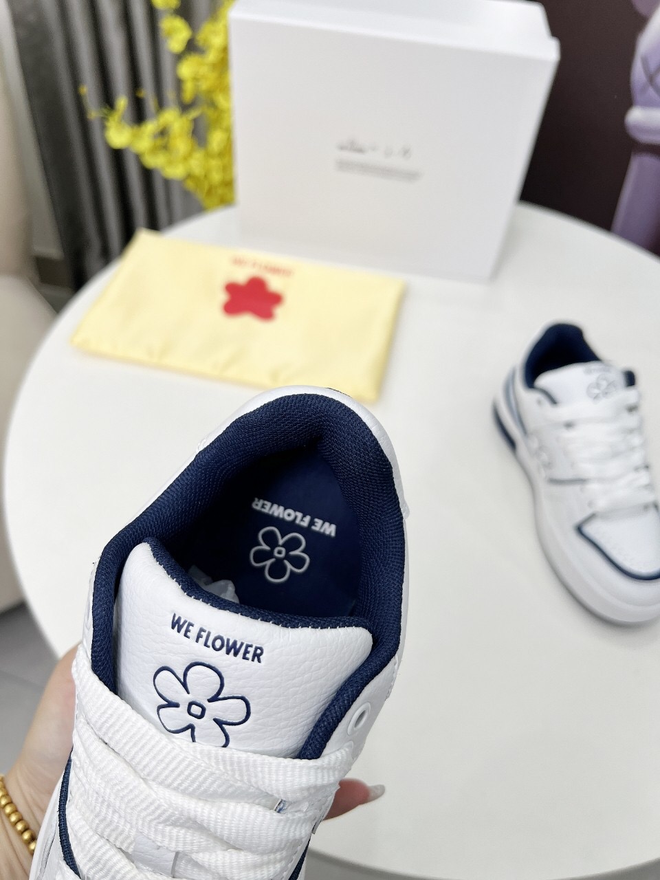 2025 Unisex WEFLOWER White Navy Leather Sneakers LY00280