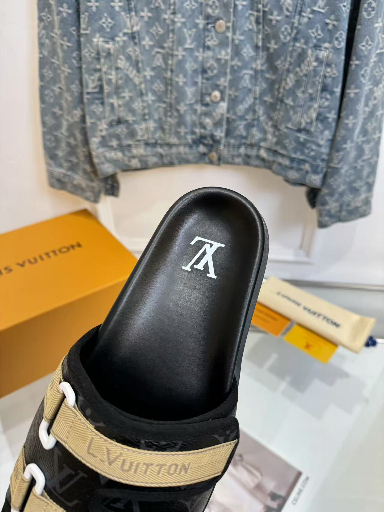 2025 Slippers Louis Vuitton Black Beige Leather Mesh Slippers LY