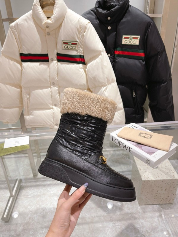 2024 Women Gucci Black Sheepskin Snow Boots Metallic Hardware MJ00420