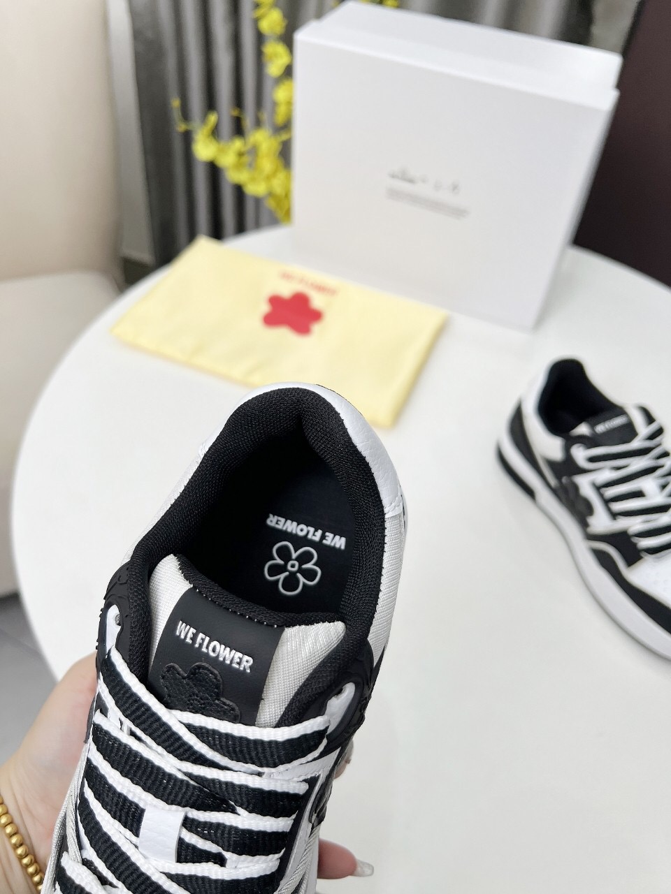 2025 Unisex WEFLOWER Black White Leather Sneakers LY00280