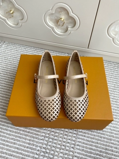 2025 Women Louis Vuitton Beige Leather Ballet Flat Laser Cut KFY00310