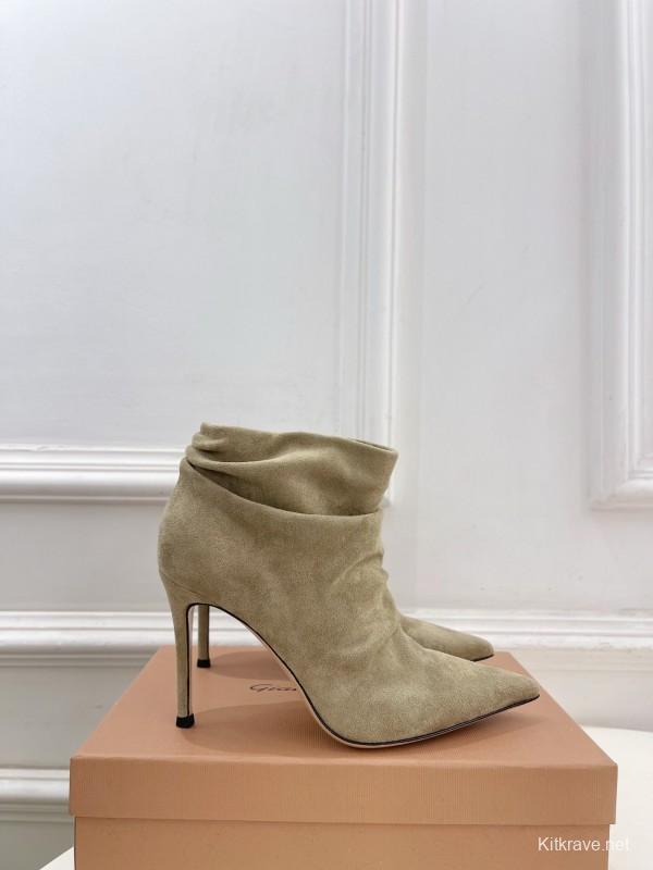 Gianvito Rossi GR Pointed Toe Retro Pleated High Heel Ankle Boots - KFY00340