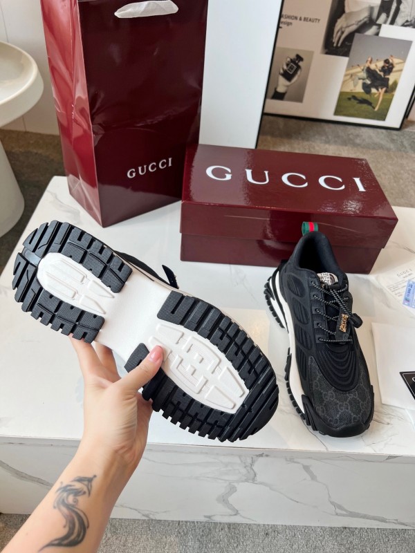 Gucci 2.0 Sneakers with Reflective Stripes and Retro Design - LY00320