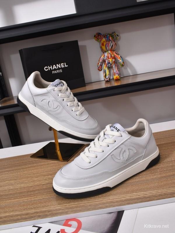 Chanel Loafers Classic Style with Gradient Logo and Platform Sole - KFY00350