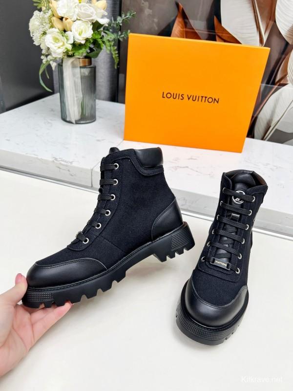 Louis Vuitton Territory Flat Boots with LV Circle Logo and Rubber Outsole - LY00310