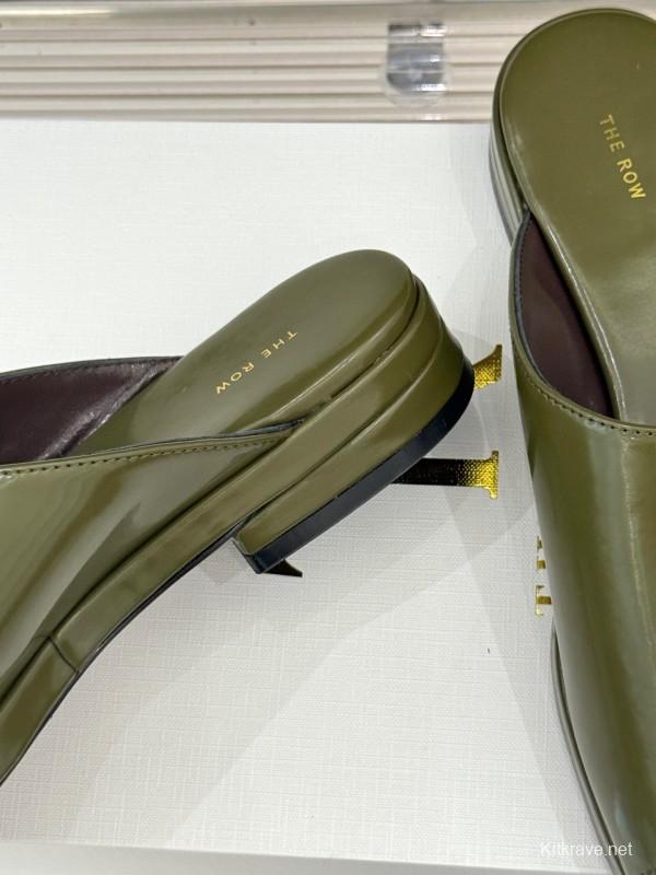 The Row 2025/SS Platform Slides - KFY00280