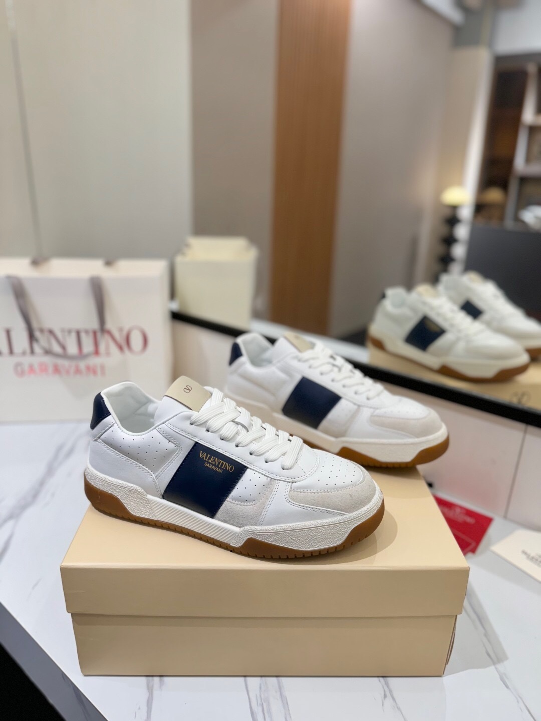 VALENTINO 2025 SS Casual Sneakers with Large V Hook-and-Loop Design - AS00370