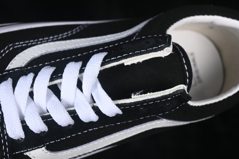 Vans Old Skool Low Top Skateboarding Shoes with Classic Side Stripe - VN000SHEPU7