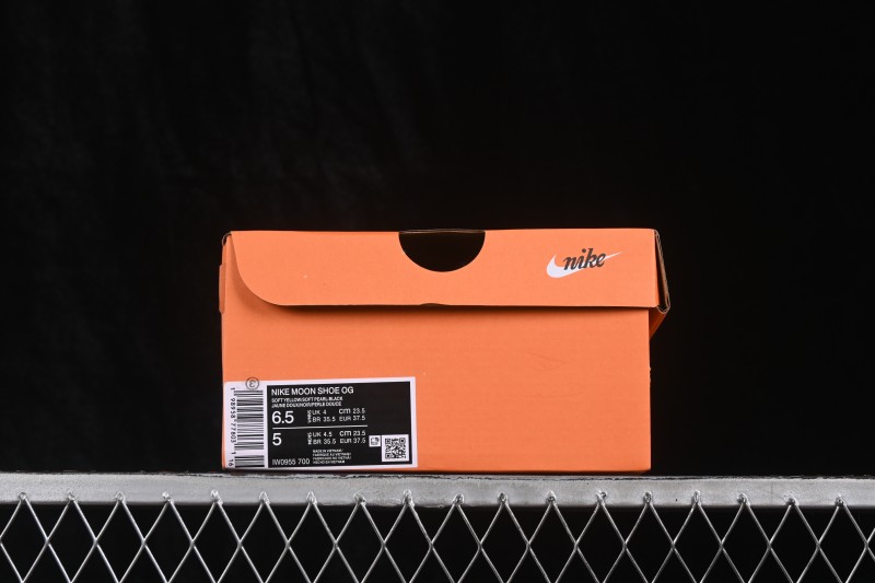 Nike Moon Shoe SP Lightweight Lifestyle Running Shoes with Retro Aesthetic - IW0955-700
