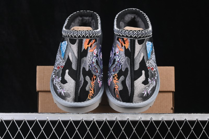 UGG X Palace Tasman Dragon Tiger Embroidered Comfortable Durable Short Snow Boots - 1172070 BKCA